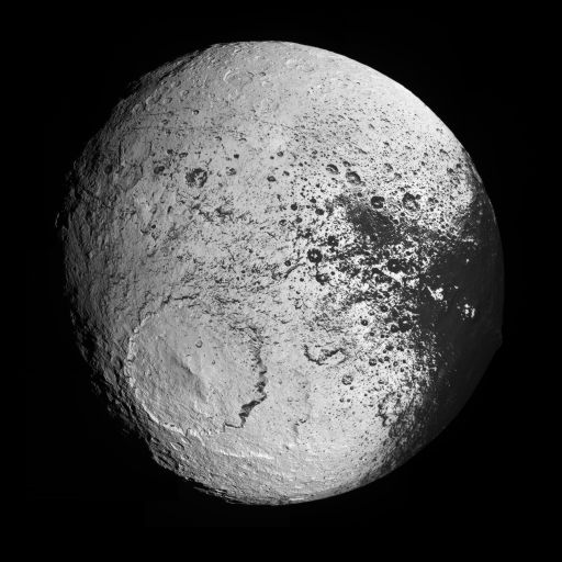 iapetus_cassini_trailinghem_mosaic_ugar_half_lg.jpg